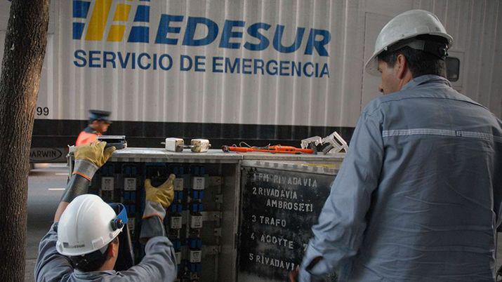 Casi 290 mil vecinos afectados en Buenos Aires por cortes de energiacutea