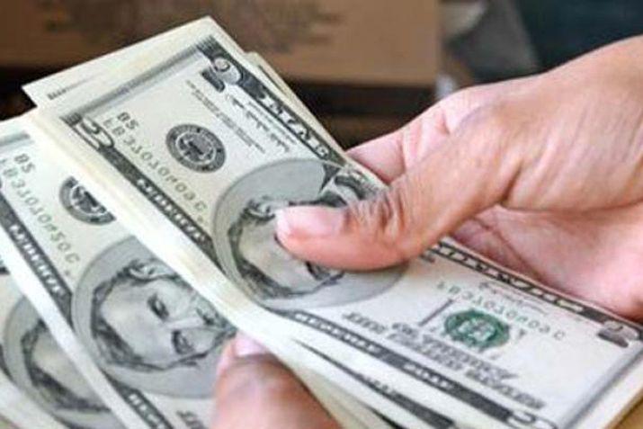 En el mercado paralelo el blue repuntó 10 centavos a 2565