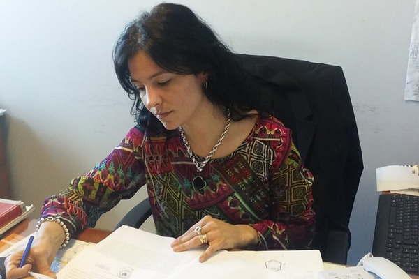 Delatoacute a su hija por fracturar a sus nietos de 1 y 4 antildeos en Antildeatuya