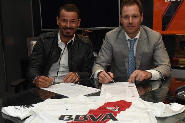 Mora renovoacute su contrato hasta 2020