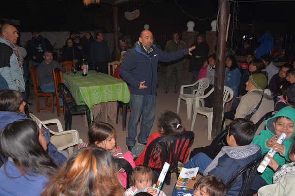 Funcionarios municipales visitaron a vecinos de los barrios San Carlos Villa Margarita y 25 de Mayo 