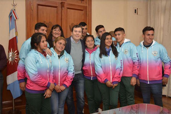 El primer mandatario recibió a los estudiantes en el Salón de Acuerdos de Casa de Gobierno