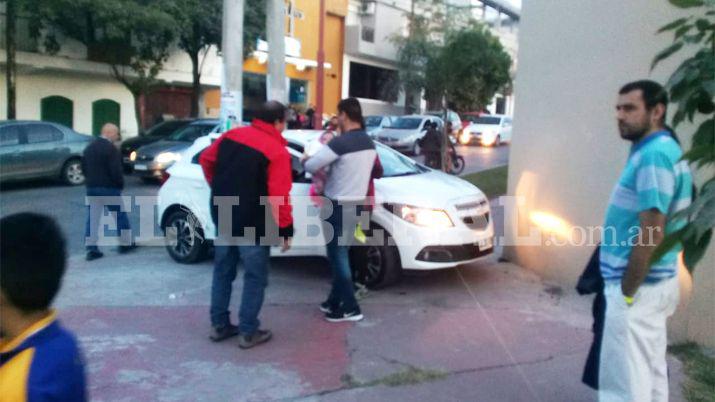 Dos vehiacuteculos con familias chocaron entre siacute