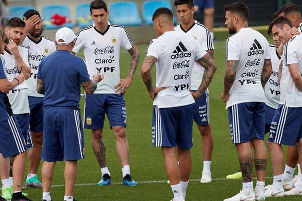 Con Lo Celso por Lanzini en la uacuteltima praacutectica en Barcelona