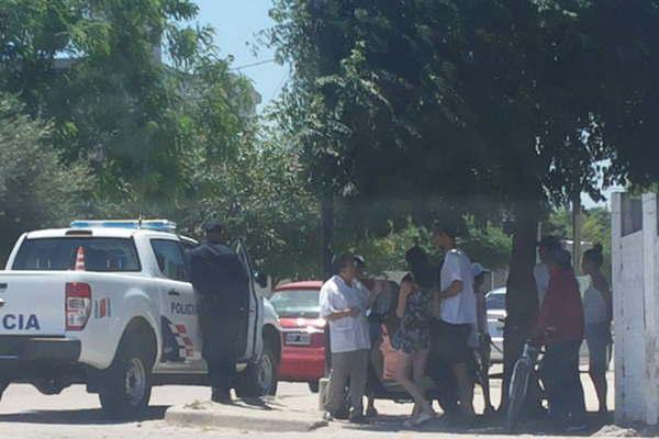 Amenazoacute con un machete a un adolescente y le roboacute la tablet 