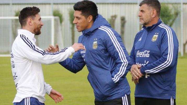 VIDEO Asiacute recibioacute el plantel de la Argentina a Enzo Peacuterez