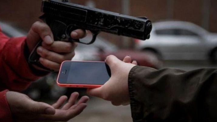Dos menores aprehendidos por asaltar a una pareja con una pistola