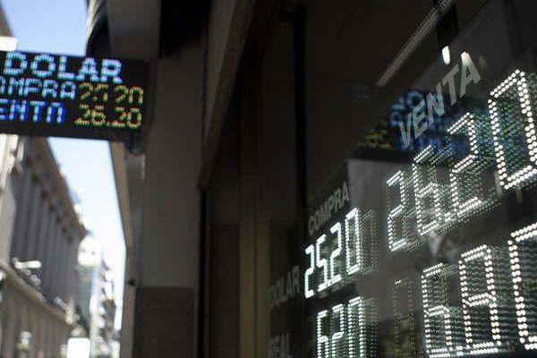 El doacutelar minorista saltoacute 47 centavos y cerroacute en un valor reacutecord de 2644