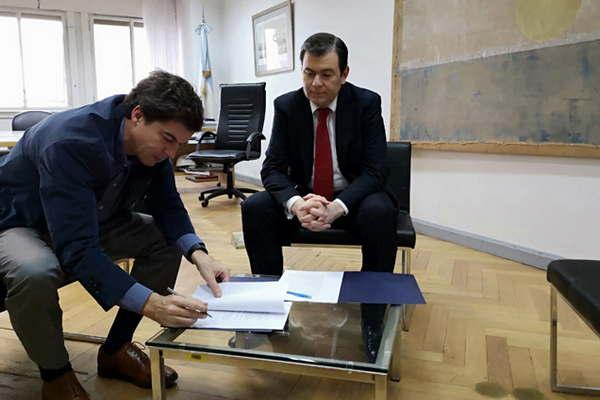 Zamora firmoacute con la Nacioacuten el inicio de obra de la segunda etapa de la Cloaca Maacutexima