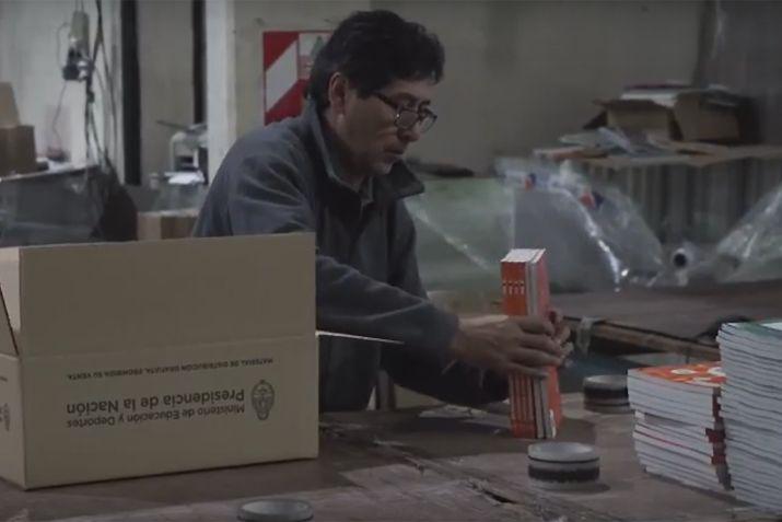 La distribución de los libros de texto se realiza en el marco del programa nacional Leer para Aprender