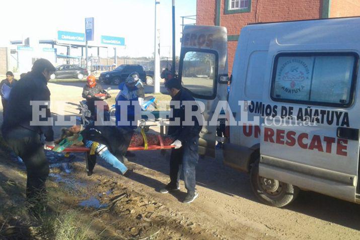 La motociclista sufrió heridas y tuvo que ser asistido en el Hospital Zonal