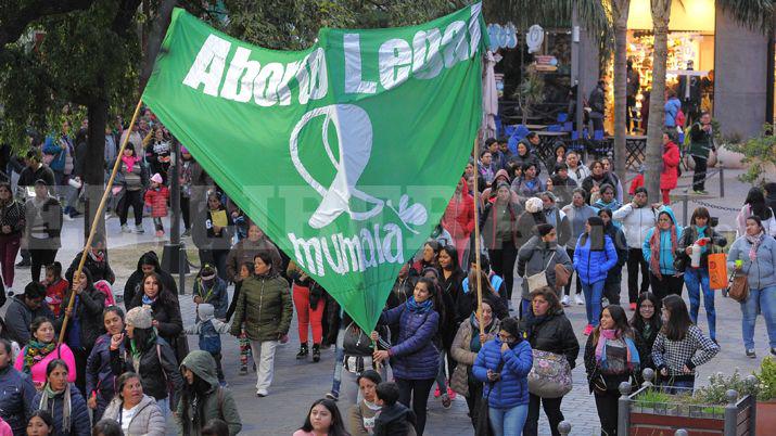 Santiaguentildeos marcharon en el marco del debate en el Congreso