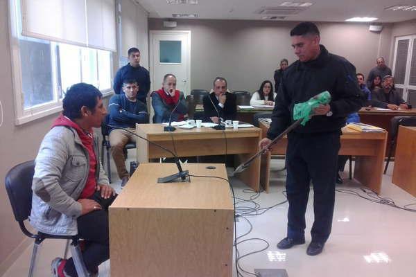 Por el hachazo Mayra quedoacute en medio de un charco de sangre y con los ojos hacia atraacutes