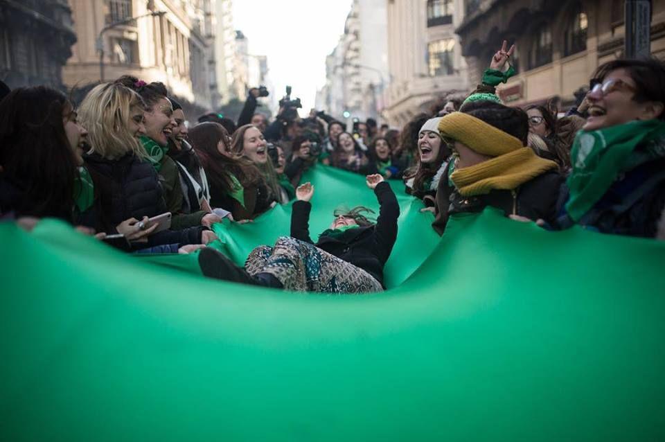 Asiacute celebraron los famosos la media sancioacuten del aborto legal en Twitter