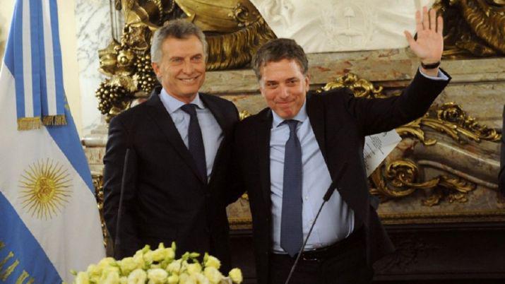 Macri y Dujovne se reuacutenen por escalada del doacutelar