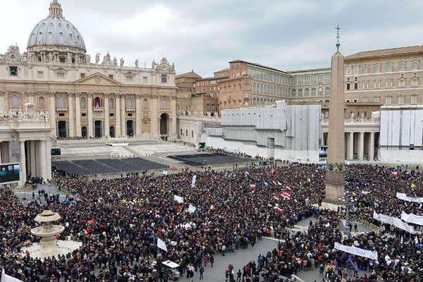 El Vaticano dio a conocer que hay 1299 millones de fieles en el mundo 