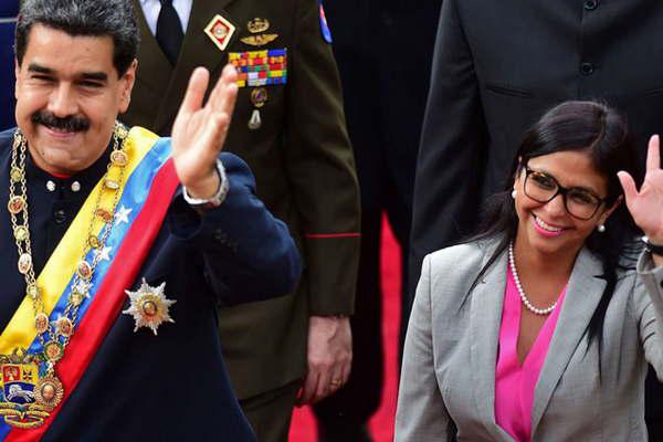 Maduro designoacute vicepresidente y rearma su gabinete 