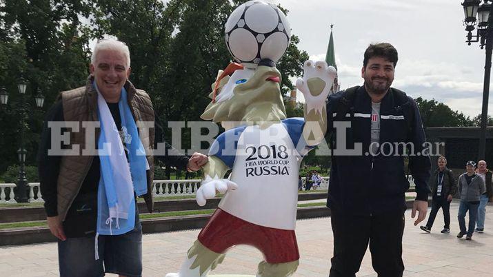 Santiaguentildeos esperan el debut de Argentina en la Plaza Roja