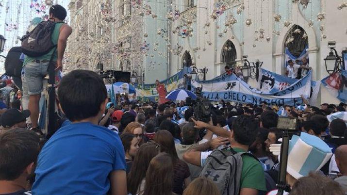 La cancioacuten sobre el doacutelar que es furor entre los argentinos en Rusia