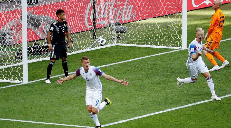 Islandia disfrutoacute como una fiesta el histoacuterico empate