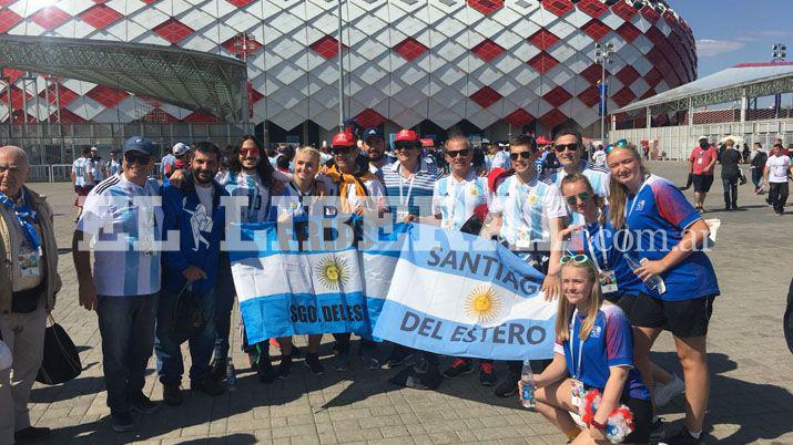 Rivales no enemigos- santiaguentildeos posaron junto a islandeses