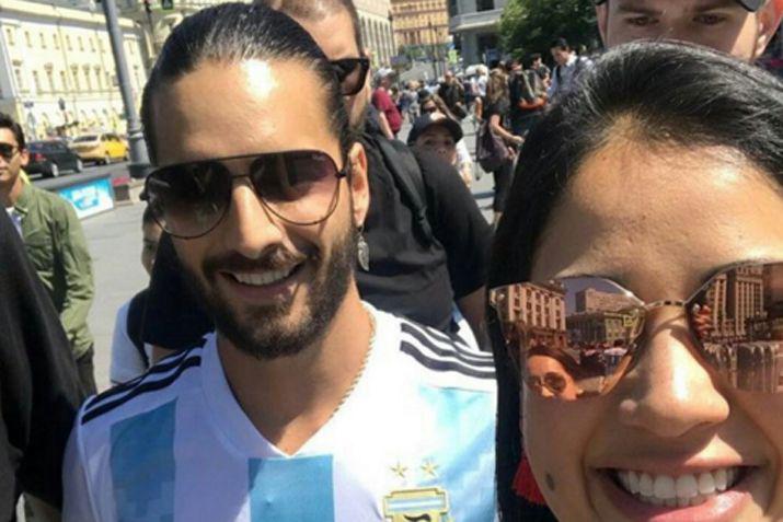 Maluma no pasó desapercibido en Mosc con su remera de la Selección Argentina