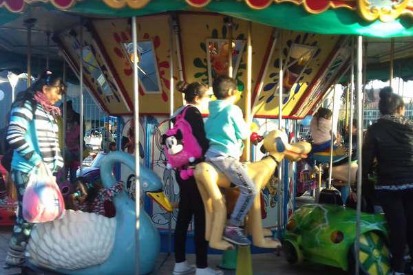 Con una gran fiesta La Calesita festejoacute sus 50 antildeos con el acompantildeamiento de toda la comunidad