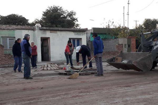 El municipio efectuacutea un intenso plan de descacharreo en los barrios Villa Suaya Villa Unioacuten y Quilmes