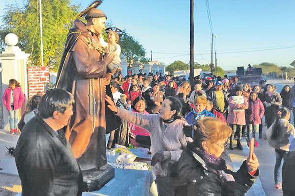 Un clima festivo vivieron los choyanos al honrar a su patrono San Antonio de Padua