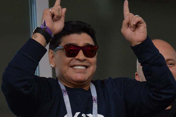 Maradona disparoacute contra Sampaoli y defendioacute a Messi