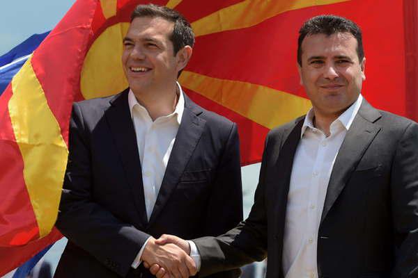 Grecia y Macedonia pusieron punto final a un conflicto  que duroacute casi tres deacutecadas