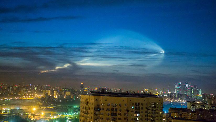 Graban un insoacutelito fenoacutemeno celeste en el cielo