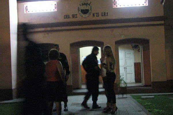 Denuncioacute que su ex cuntildeado le puso un cuchillo en el cuello