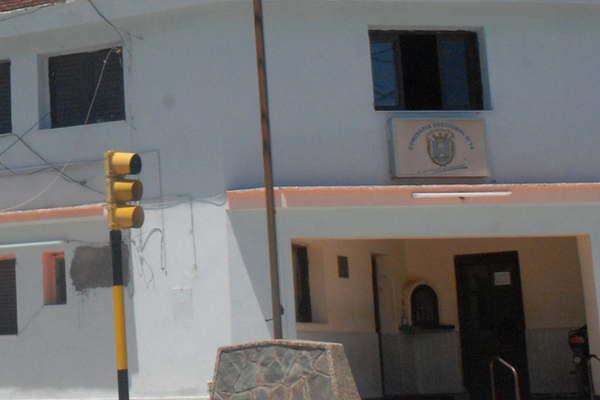 Motochorros abordaron a una mujer y le arrebataron su cartera