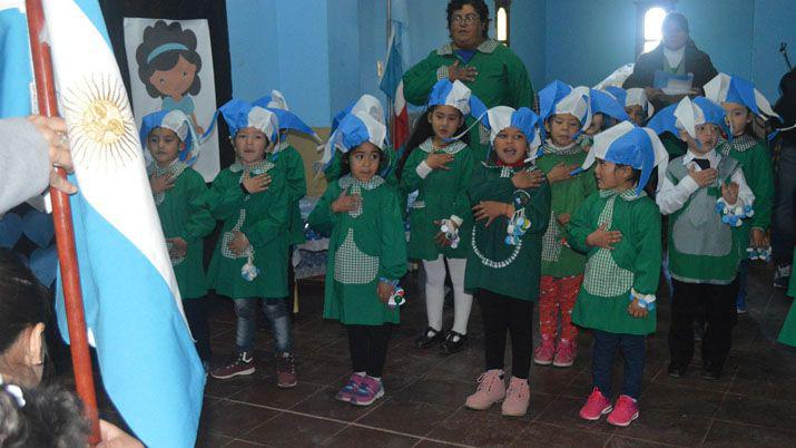 Sendos actos para homenajear el Diacutea de la Bandera