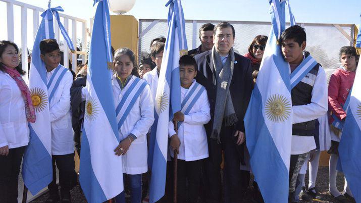 El Gobernador inauguroacute edificios de escuela y jardiacuten en Suncho Pozo