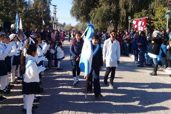 Recordacioacuten a Manuel Belgrano de escuelas de Vinaraacute y zonas aledantildeas