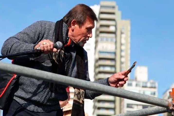 La policía local y Gendarmería tuvieron que intervenir para reducir al sospechoso Foto gentileza Rosario3