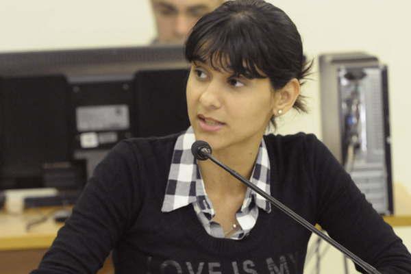 La Justicia pide peritar carta de amor en causa por abuso de la hermana adolescente