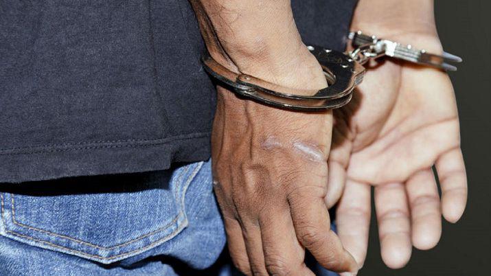 Detienen a un joven por amenazar con un cuchillo a una mujer