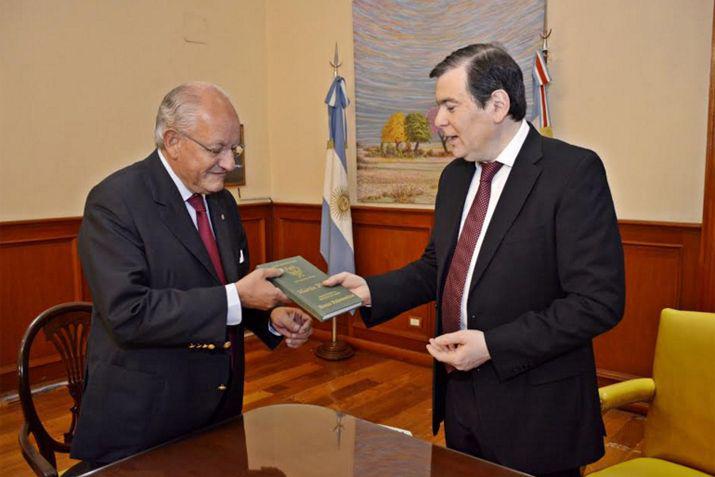 El médico fue invitado a Santiago del Estero por el Rotary Club y la Fundación Banco de Alimentos