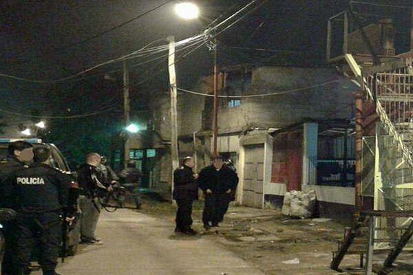 Salvaje balacera en contra de un tucumano implicado en estafas a comercios santiaguentildeos