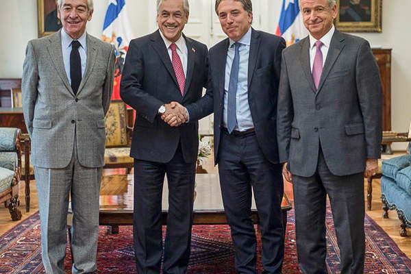 Dujovne abordoacute con Pintildeera la relacioacuten bilateral entre la Argentina y Chile