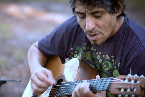 El Mono Banegas lleva a EEUU la esencia de Santiago 