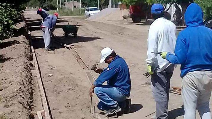 Construyen cordoacuten cuneta y realizan apertura de calles en Beltraacuten