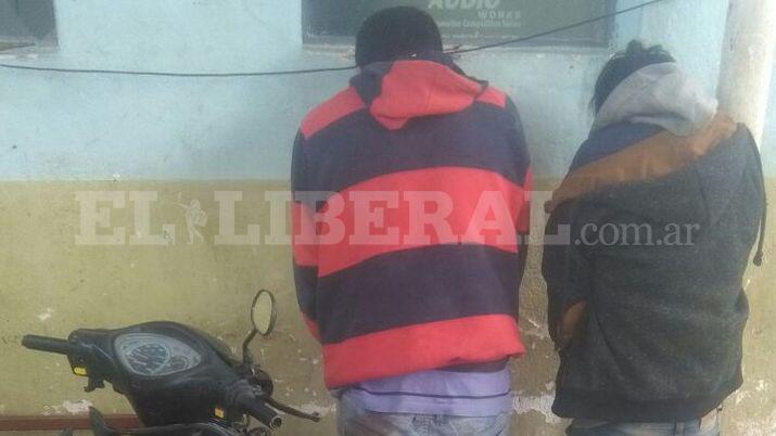 Roboacute una moto y tratoacute de venderla en un boliche