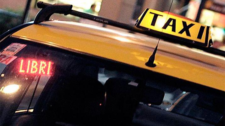Una menor de 16 antildeos graboacute el acoso de un taxista de 50