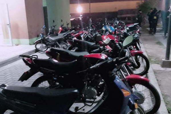 Secuestraron 52 motos en Capital  y 20 en Antildeatuya