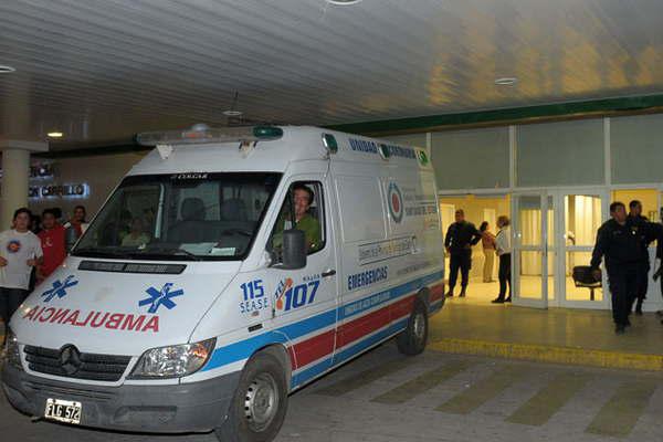 Chocoacute su moto contra un auto agonizoacute varias horas y murioacute 