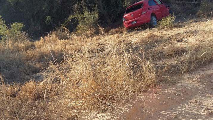Sumampa- el vuelco de un auto dejoacute personas heridas